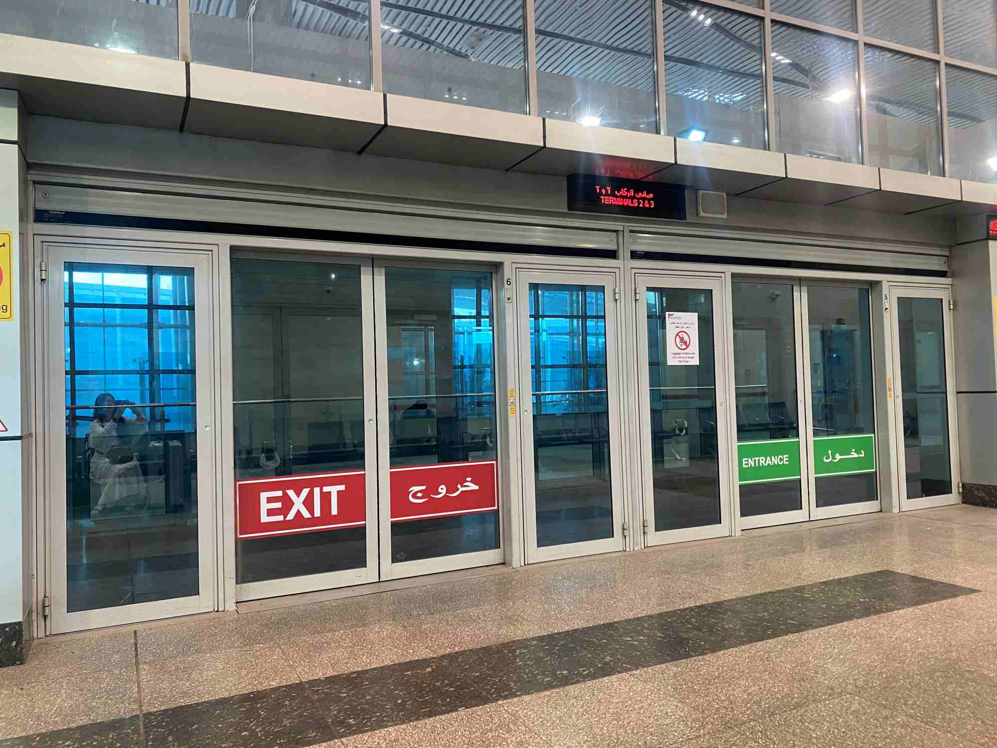 開羅機場轉國內線攻略｜T2 到 T1 交通方式 APM Mini Metro 機場內捷運