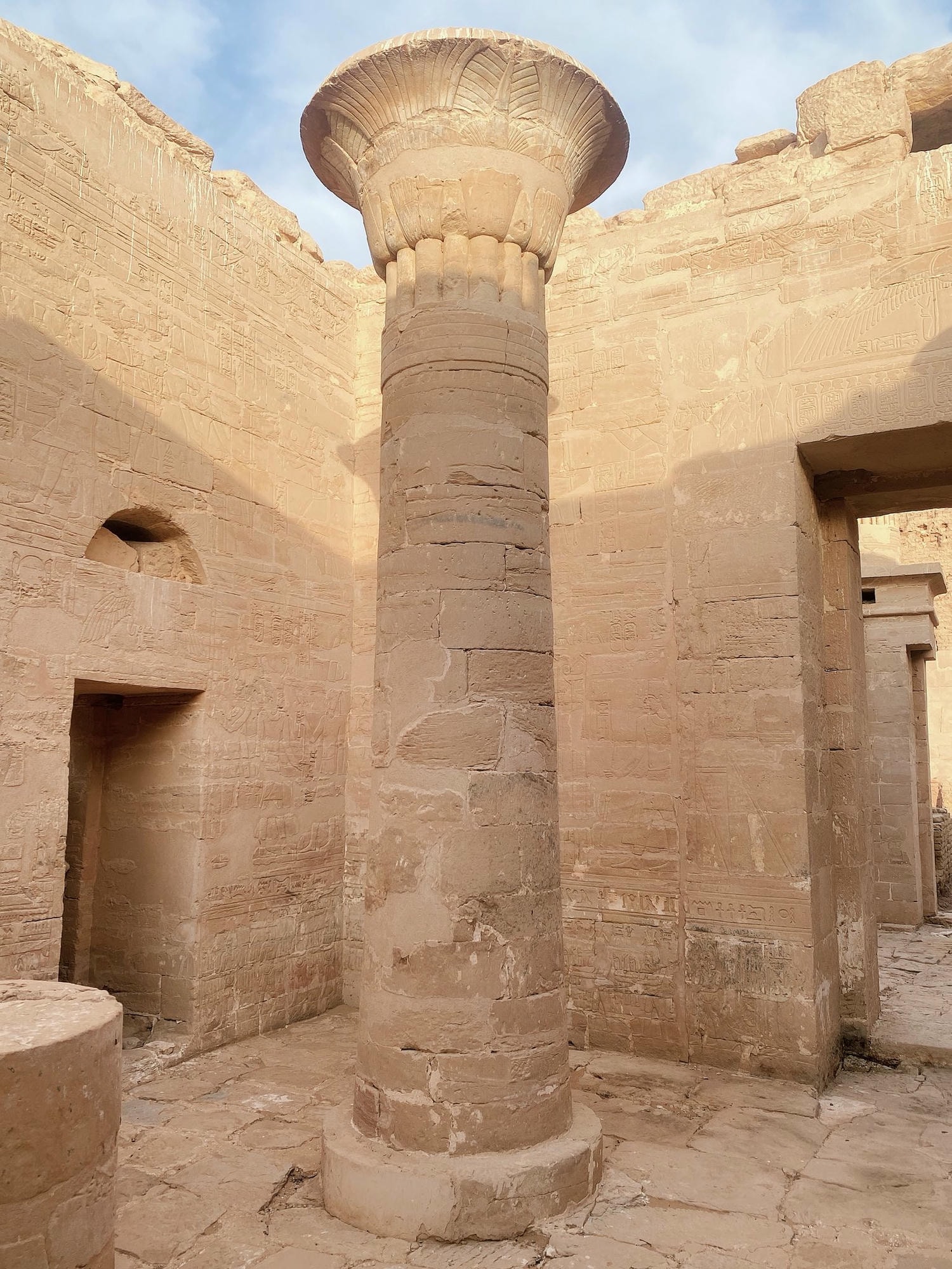 Kharga Oasis 卡爾加綠洲|埃及西部沙漠第一站:沙漠公路野餐與 Ghueita Temple - 第2張圖 Kharga Oasis 卡爾加綠洲|埃及西部沙漠第一站:沙漠公路野餐與 Ghueita Temple